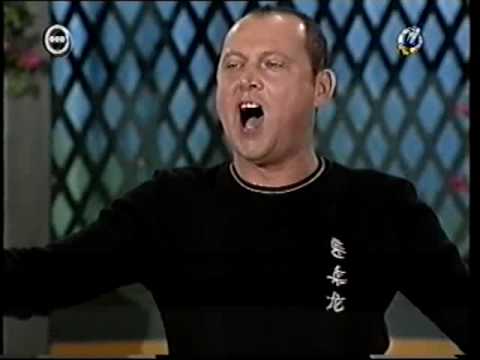 Nace Junkar - La donna e mobile(Rigoletto)