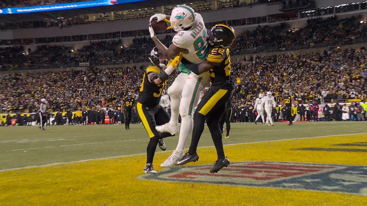 Tua looks for Waller on a Fins' TD!