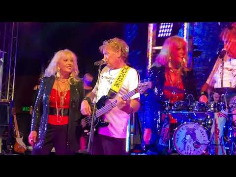 Védő háló nélkül Neoton Família Sztárjai