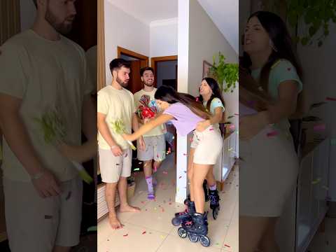 Minha gêmea ficou bem brava 😂 #casal #humor #meme #comedy #gemeas #funny #gemeos #comedia