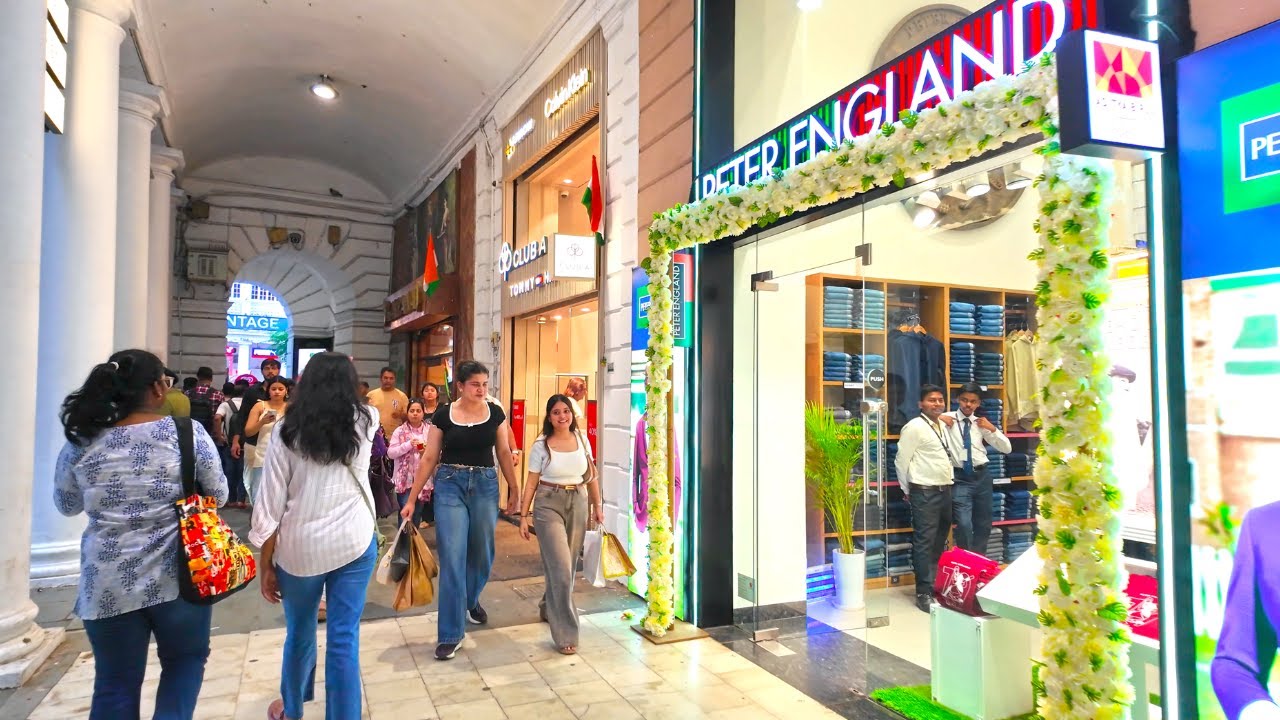 Immersive street-level walking tour through India (Daily Life 10), India, showcasing authentic urban landscapes, local architecture, and the vibrant atmosphere of the city's neighborhoods