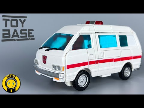 Nissan Ambulance G1 Ratchet Transformers Masterpiece G1 series MP30 Ratchet Ambulance Robot Toys