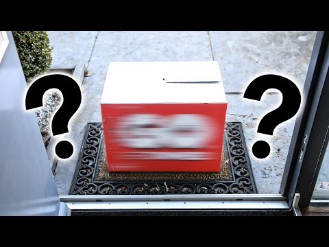 EEN MYSTERIEUS PAKKETJE VOOR DE DEUR...