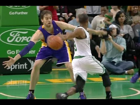 The Rajon Rondo "Fake Pass" Layup