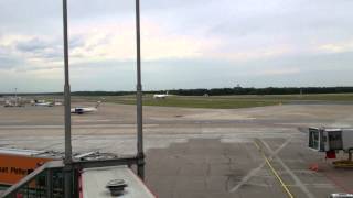 B777-300ER Emirates - Take off in HAM