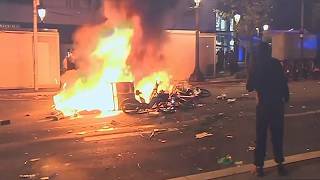 Una noche de disturbios en Barcelona deja 128 detenidos, saqueos y decenas de incendios