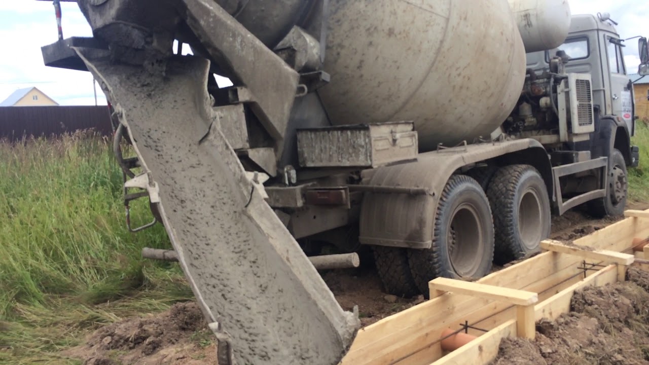 Заливка ленточного фундамента