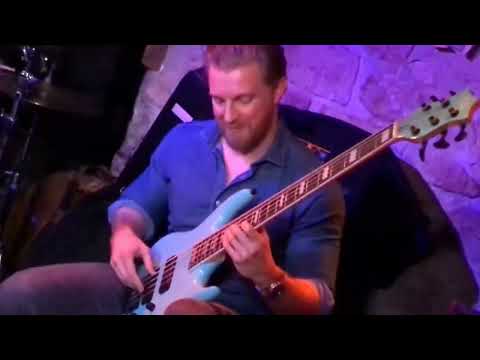 Hadrien Feraud - bass solo