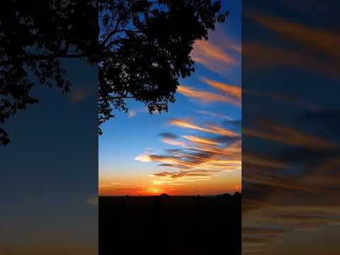 Um pôr do sol inesquecível na zona rural de Andradina/SP.