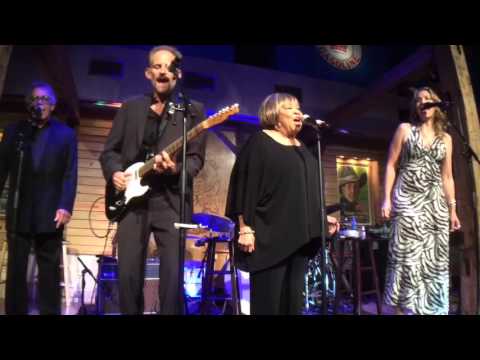 Mavis Staples and Joan Osborne covering The Weight by The Band