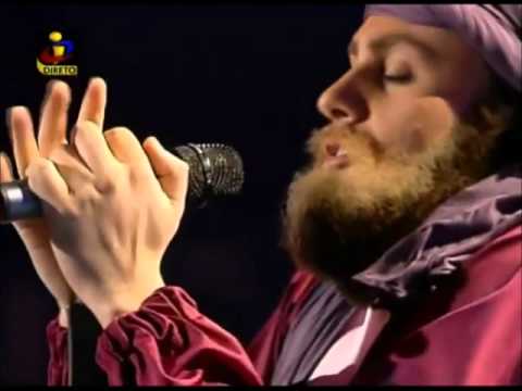 Joao Paulo Rodrigues(Quim Roscas) faz de Antonio Variações - A Tua Cara Nao Me e Estranha.wmv