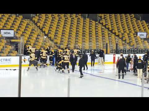 Injured Patrice Bergeron pushed out on ice in chair for Bruins team photo