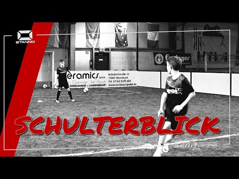 Schulterblick - SEM Fußballtraining - 7 014TD