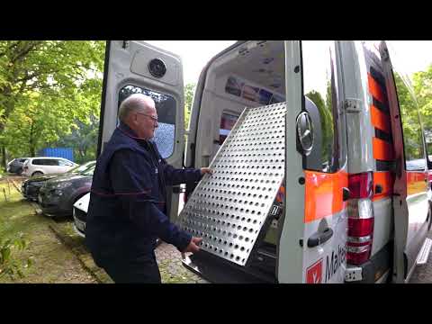 Der Herzenswunsch-Krankenwagen in wichtiger Mission