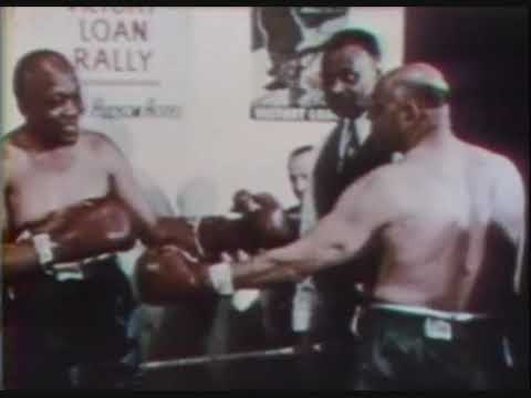 Jack Johnson and Joe Jeannette sparring