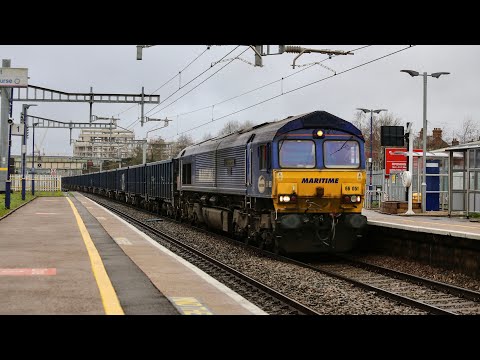 DB Cargo 66051 through Newbury Racecourse 19/01/2021