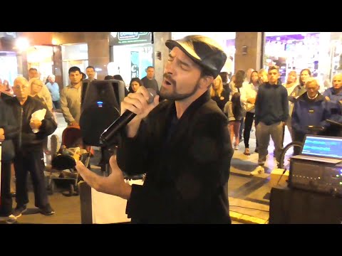 (ESPAÑOL) MELODIA DESENCADENADA - PELICULA GHOST - JUAN ETCHEGOYEN - CANTANTE CALLEJERO