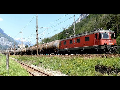 Gotthardbahn - Kesselwagenzug bei der Ausfahrt aus Erstfeld