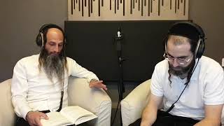 הרב מאור קריו ושי גז   סיפורים ומשלים   כב סיוון תשפב (הרב מאור קריו) - התמונה מוצגת ישירות מתוך אתר האינטרנט יוטיוב. זכויות היוצרים בתמונה שייכות ליוצרה. קישור קרדיט למקור התוכן נמצא בתוך דף הסרטון