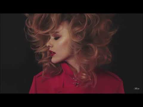 Alex y Christina " Chas! Y Aparezco A Tu Lado "