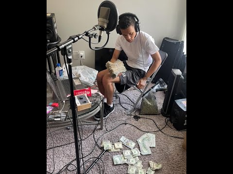 [FREE] RIO DA YUNG OG x FLINT X 3200TRE "FEED THE STREETS"