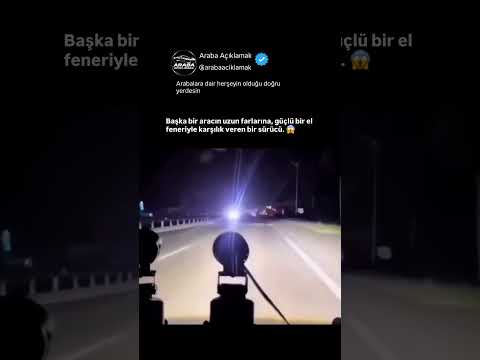 Başka bir aracın uzun farlarına, güçlü bir el feneriyle karşılık veren bir sürücü. 😱