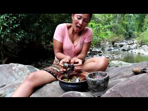 Survival skills: Find snails & boiled snails on clay for food - Cooking snails eating delicious #8 Video