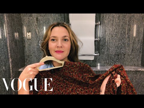 , title : 'Drew Barrymore’s Genius Guide to On-the-Go Beauty | Beauty Secrets | Vogue'
