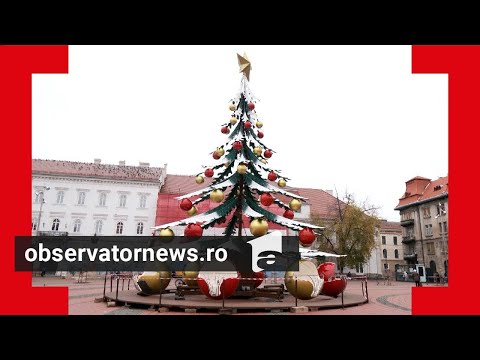 Oraşul care şi-a enervat locuitorii după ce a instalat brad din tablă, unic. "Vai şi amar"