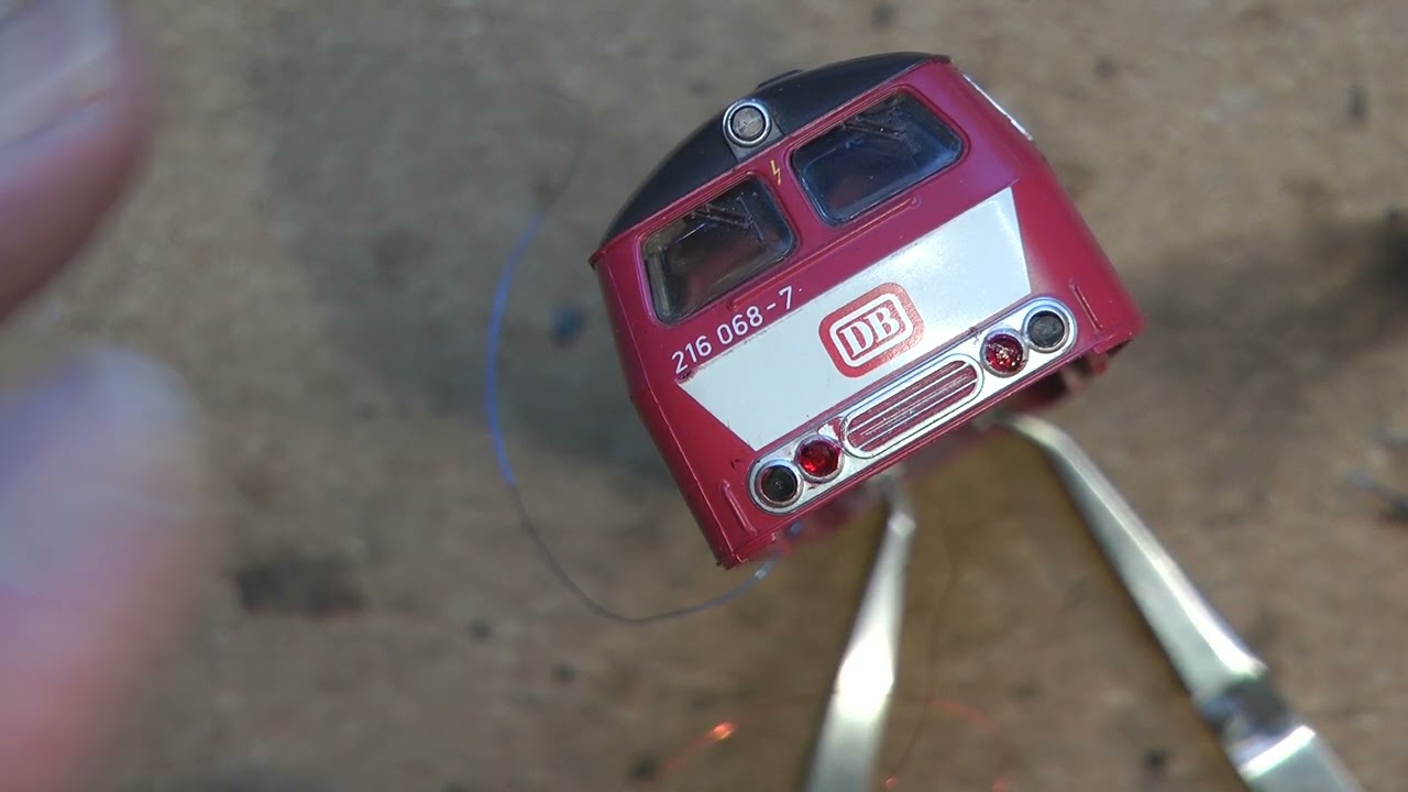 Wolfgangs Märklin Modellbahn BR 216 bekommt LedsRot Weiß  und Märklin Decoder,(Spezial LEDs )