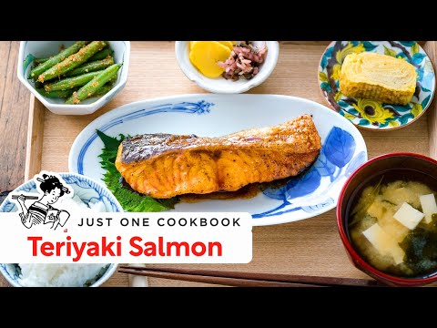 Pan-Grilled Teriyaki Salmon - The Authentic Way 鮭の照り焼き