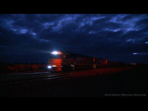 6PM6 Freight Train At Night (25/10/2021) - PoathTV Australian Railways