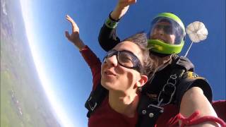 Noa Glaser Skydiving