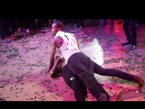 D'banj Lies On Top A Lady, Gives Out One Of His Shoes On Stage While Performing At Felaberation 2013