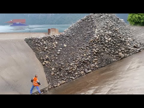 Barge unloading 3500 tons of pebbles | Relaxing video