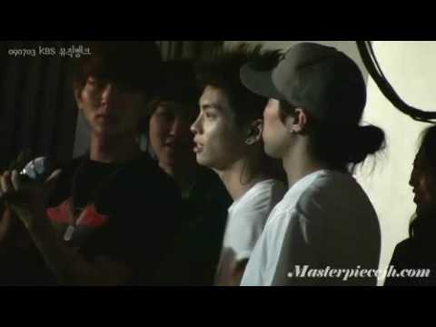 090703 SHINee Jonghyun rapping along to Outsider (Backstage at MB) [Fancam]