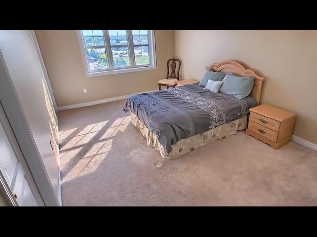Spacious 3 Bedroom Home in Newmarket, 2 Parking Spaces/Laundry in Long Term Rentals in Markham / York Region