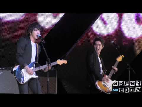 121110 CNBLUE Yonghwa & Jonghyun @ SBS Kpop Super Concert
