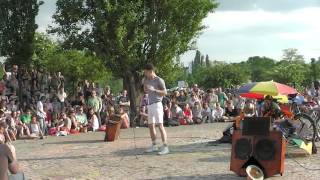 preview picture of video 'Mauerpark Berlin Bearpit Karaoke'