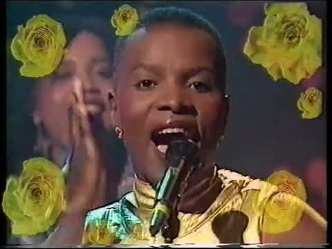 Angelique Kidjo - Agolo (Live Swedish TV 1994)