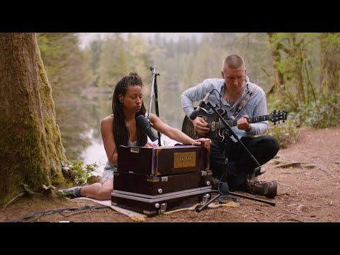 Ché Aimee Dorval - Blood Red Son (Live In The Woods)