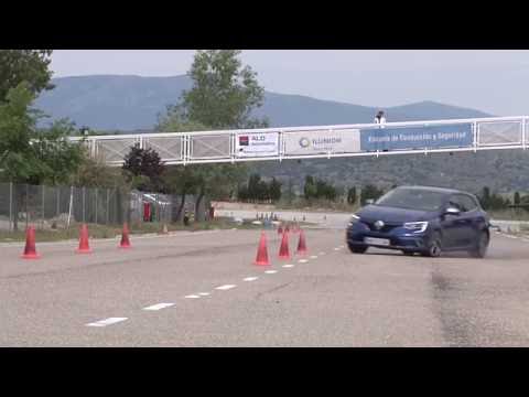 Renault Mégane 5p GT TCe 205 CV. Maniobra de esquiva (moose test) y de eslalon | km77.com