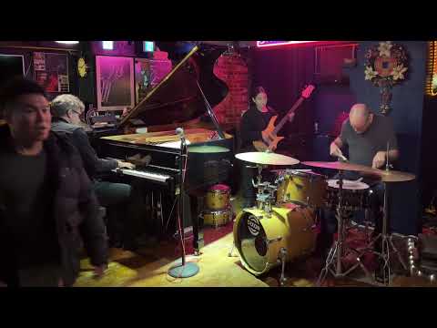 How Deep Is the Ocean - ANDREW PAGE TRIO