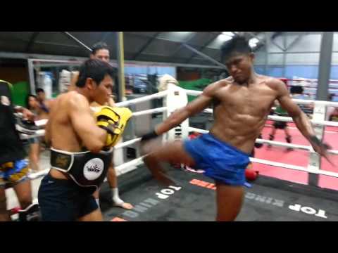 Buakaw's destructive kicks