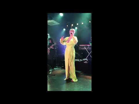 "No Dream Impossible" of Lindsay Dracass at J'aime la Vlie