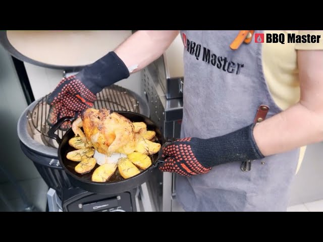 Vidéo teaser pour Roasted Chicken auf dem Pouletständer mit Kartoffeln