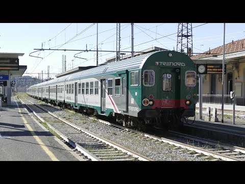 Regio Express 2818 Milano Centrale-Tirano in partenza dalla stazione di Lecco