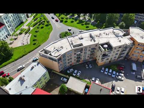Video Prodej výjimečně prostorného bytu 5+2 se 3 koupelnami a terasami v srdci Kroměříže na náměstí Míru.