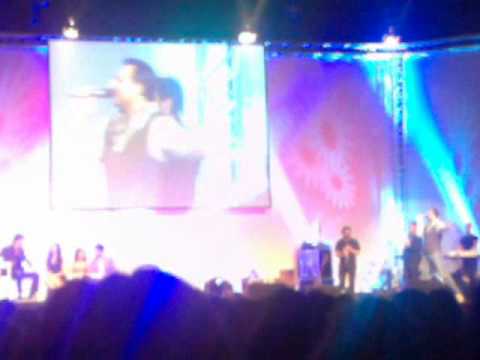 Beyaz Show 2010 Hasselt ( ethias arena 23 mayis )- Rafet EL Roman + FBye ,yuh cekiilme ani