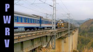 preview picture of video 'Chinese Diesels - DF4B 9382 passes DF11 0329 over the Jinxing viaduct, Guangdong 13 Jan 2013'